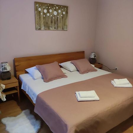 Village Apartment Zagvozd Luaran gambar