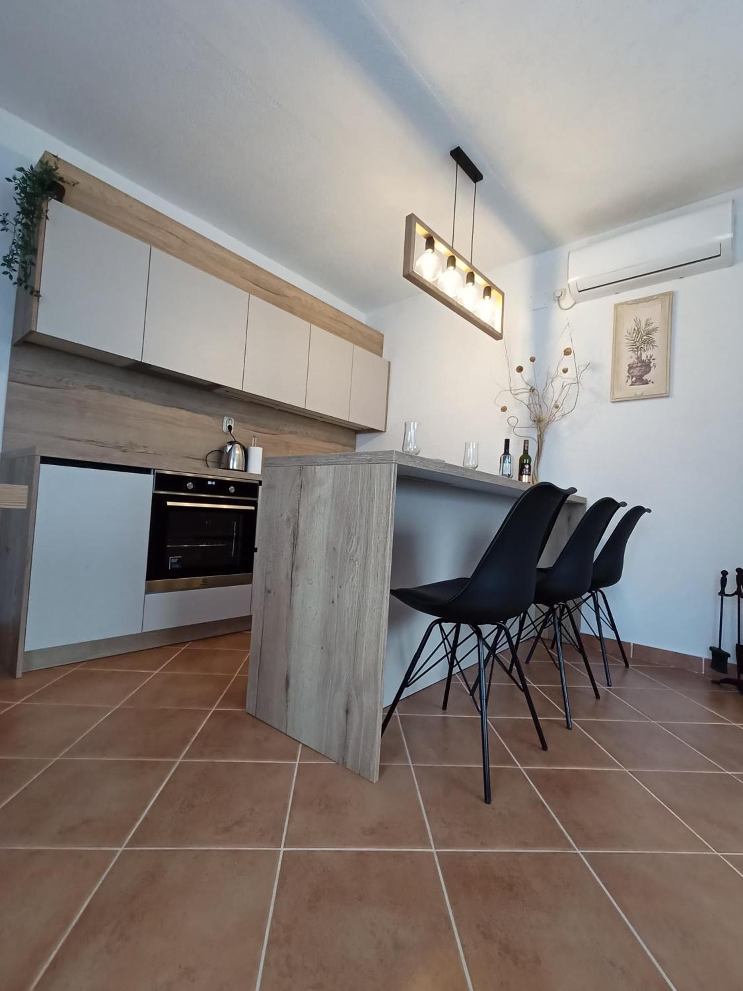 Village Apartment Zagvozd Luaran gambar
