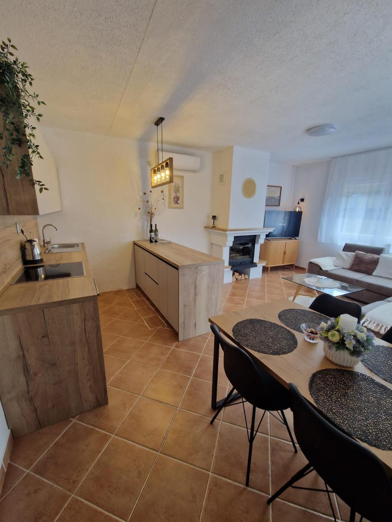 Village Apartment Zagvozd Luaran gambar