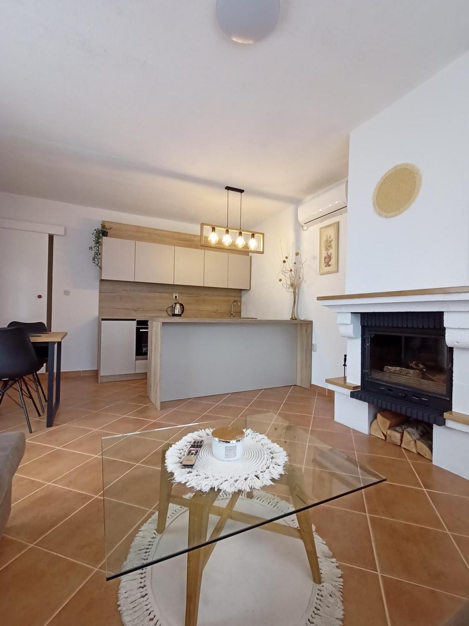 Village Apartment Zagvozd Luaran gambar