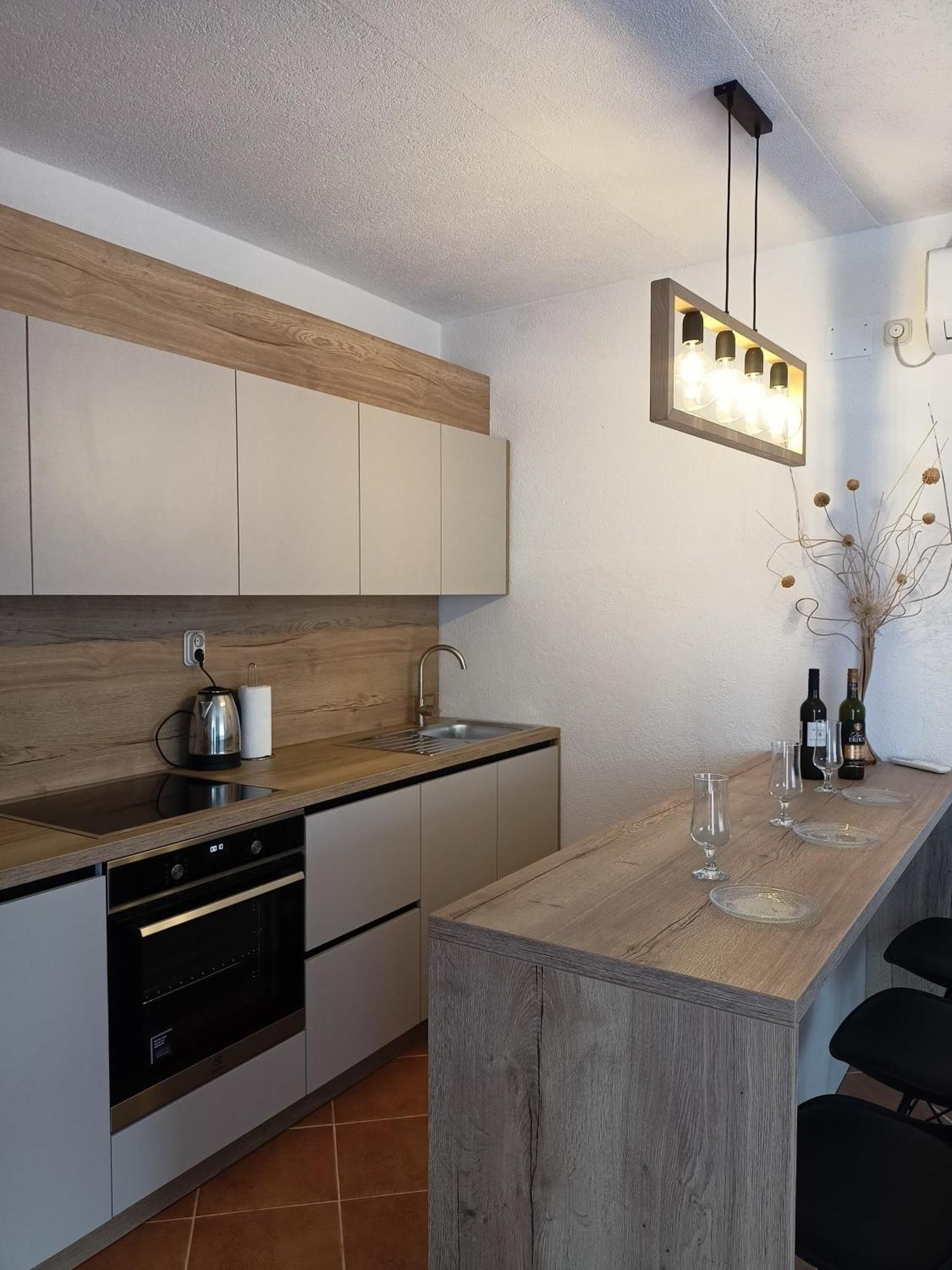 Village Apartment Zagvozd Luaran gambar