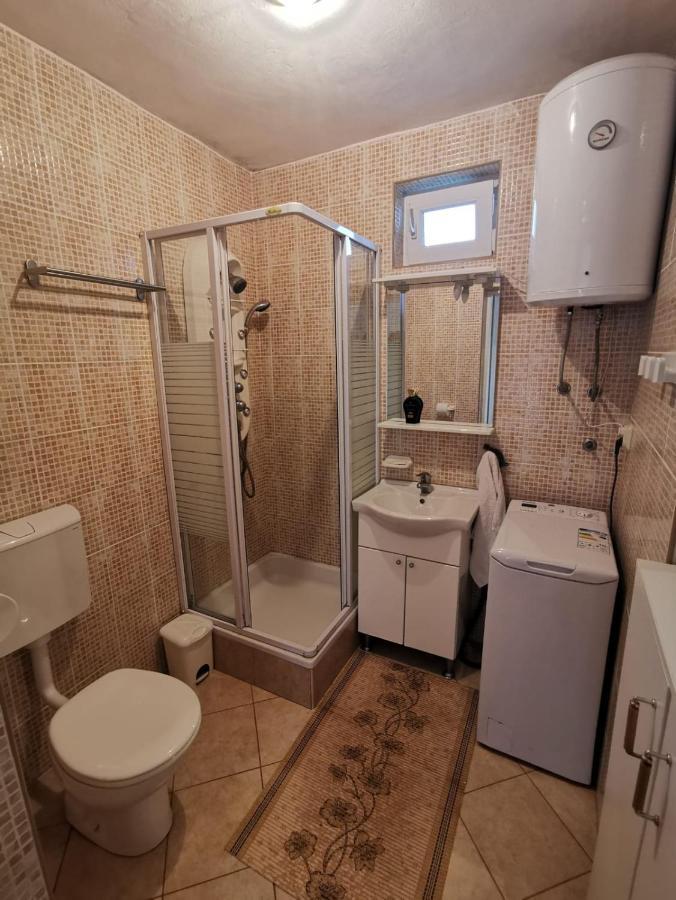 Village Apartment Zagvozd Luaran gambar