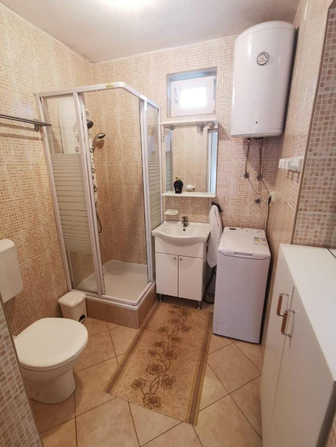 Village Apartment Zagvozd Luaran gambar